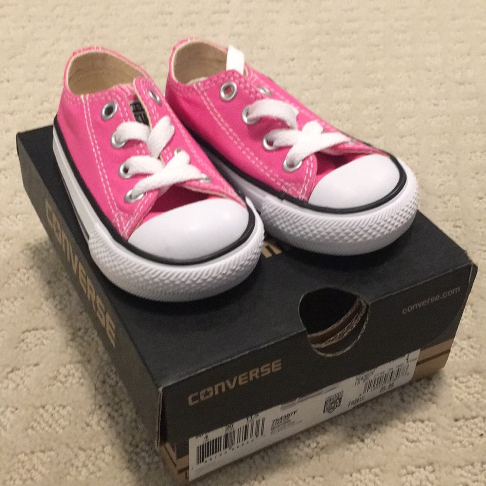 Converse infant shoes size 4